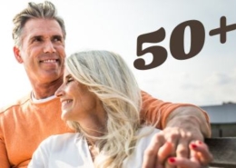 Zoznamka 50+. Na fotografii je šťastný pár v zrelom veku
