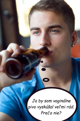 Fešák pije pivo