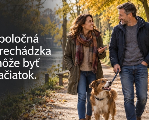 Dvojica sa rozpráva pri prechádzke so psom. Citát: Spoločná prechádzka môže byť začiatok.