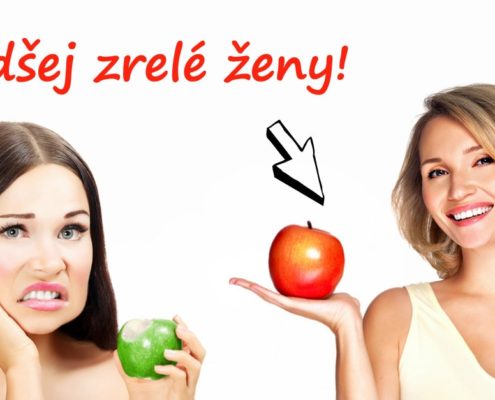 mladá žena s nezrelým jablkom a zrelá žena s červeným jablkom